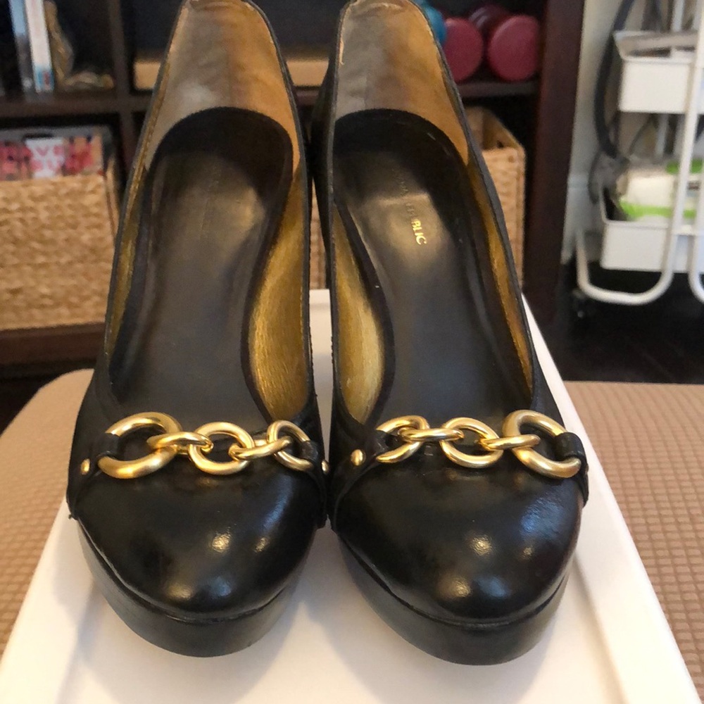 Banana Republic Black platform high heel pumps